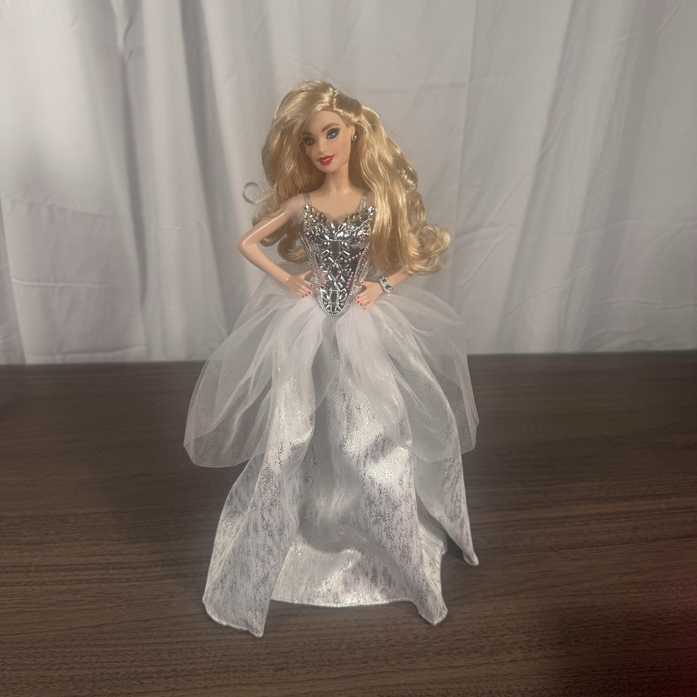 Barbie Collector Doll with metallic bodice & white tulle skirt. glam‎ fashion